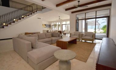 VILLA TRES LEONES FRENTE AL MAR EN PLAYA PARAISO