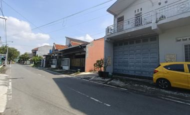 Rumah mewah dan lapangan futsal strategis di Banjarsari solo kota