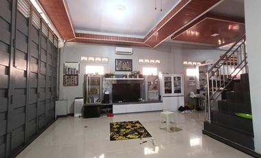 Rumah mewah dan lapangan futsal strategis di Banjarsari solo kota