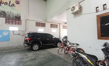 Rumah mewah dan lapangan futsal strategis di Banjarsari solo kota