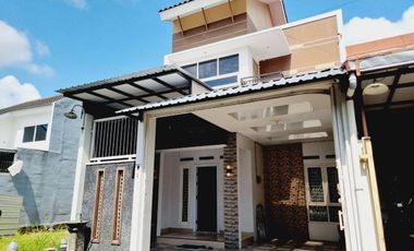 Rumah minimalis 2 lantai siap huni dekat tugu bata klodran
