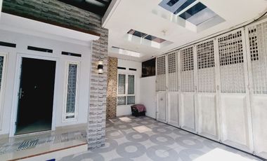 Rumah minimalis 2 lantai siap huni dekat tugu bata klodran