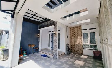 Rumah minimalis 2 lantai siap huni dekat tugu bata klodran