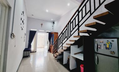 Rumah minimalis 2 lantai siap huni dekat tugu bata klodran