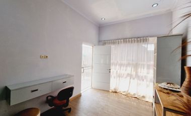 Rumah minimalis 2 lantai siap huni dekat tugu bata klodran