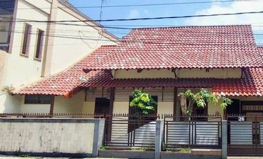 Rumah luas minimalis 227 m2 di tengah kota Solo