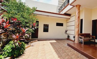 Rumah 2 Lt hook nyaman dan luas di dalam kota Solo