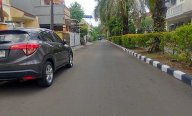 Disewakan Rumah 2 1/2 lantai semi furnished di Grand Prima Bintara