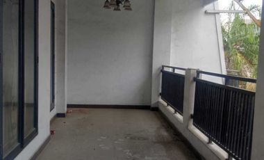 Disewakan Rumah 2 1/2 lantai semi furnished di Grand Prima Bintara