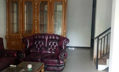 Disewakan Rumah 2 1/2 lantai semi furnished di Grand Prima Bintara