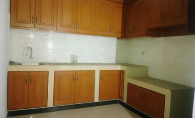 Disewakan Rumah 2 1/2 lantai semi furnished di Grand Prima Bintara
