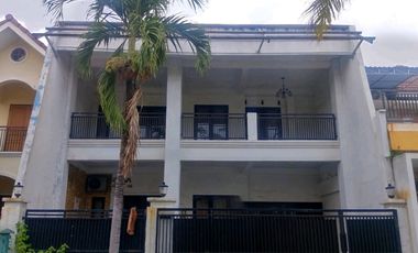 Disewakan Rumah 2 1/2 lantai semi furnished di Grand Prima Bintara