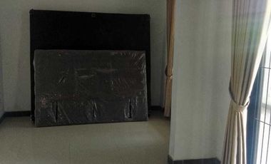 Disewakan Rumah 2 1/2 lantai semi furnished di Grand Prima Bintara