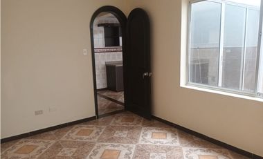 Vendemos Amplia Casa - Corales Pereira