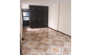 Vendemos Amplia Casa - Corales Pereira