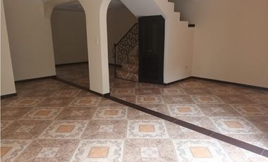 Vendemos Amplia Casa - Corales Pereira