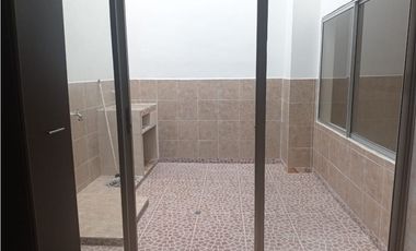 Vendemos Amplia Casa - Corales Pereira