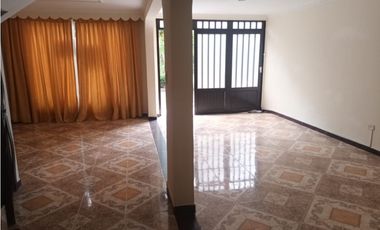 Vendemos Amplia Casa - Corales Pereira