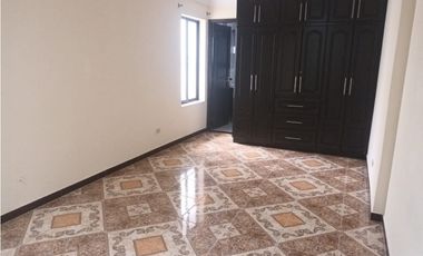 Vendemos Amplia Casa - Corales Pereira