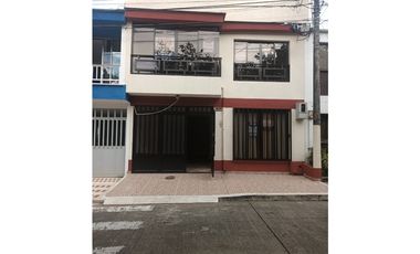 Vendemos Amplia Casa - Corales Pereira