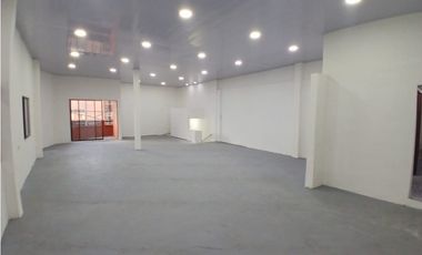 ARRIENDO HERMOSO Y AMPLIO LOCAL CON OFICINAS EN CENTRO DE ENVIGADO