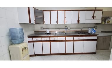 ARRIENDO HERMOSO Y AMPLIO LOCAL CON OFICINAS EN CENTRO DE ENVIGADO