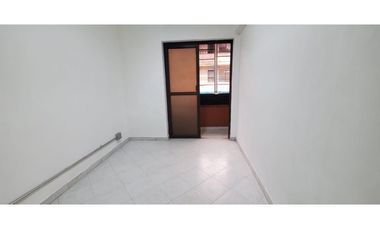 ARRIENDO HERMOSO Y AMPLIO LOCAL CON OFICINAS EN CENTRO DE ENVIGADO