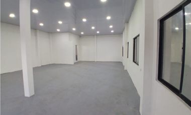 ARRIENDO HERMOSO Y AMPLIO LOCAL CON OFICINAS EN CENTRO DE ENVIGADO