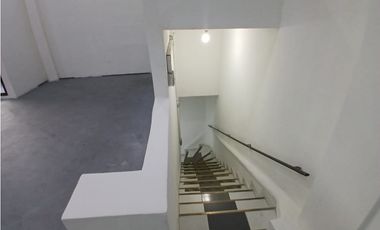 ARRIENDO HERMOSO Y AMPLIO LOCAL CON OFICINAS EN CENTRO DE ENVIGADO