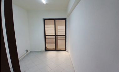 ARRIENDO HERMOSO Y AMPLIO LOCAL CON OFICINAS EN CENTRO DE ENVIGADO