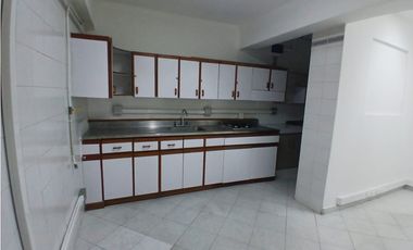 ARRIENDO HERMOSO Y AMPLIO LOCAL CON OFICINAS EN CENTRO DE ENVIGADO