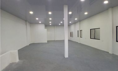 ARRIENDO HERMOSO Y AMPLIO LOCAL CON OFICINAS EN CENTRO DE ENVIGADO