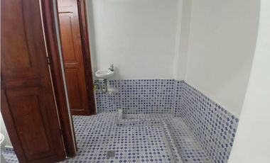 ARRIENDO HERMOSO Y AMPLIO LOCAL CON OFICINAS EN CENTRO DE ENVIGADO