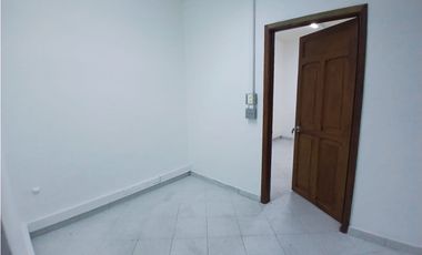 ARRIENDO HERMOSO Y AMPLIO LOCAL CON OFICINAS EN CENTRO DE ENVIGADO