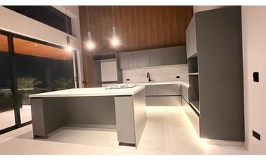 Venta Casa Campestre en lote de 2.000 m2 Guarne Antioquia Colombia