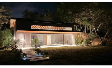 Venta Casa Campestre en lote de 2.000 m2 Guarne Antioquia Colombia