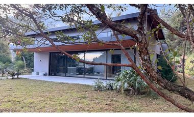 Venta Casa Campestre en lote de 2.000 m2 Guarne Antioquia Colombia