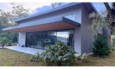 Venta Casa Campestre en lote de 2.000 m2 Guarne Antioquia Colombia