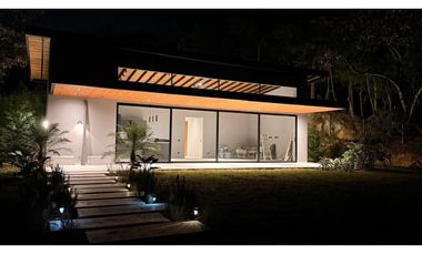 Venta Casa Campestre en lote de 2.000 m2 Guarne Antioquia Colombia