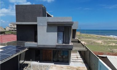 VENTA DE CASA EN PUNTA ROCA
