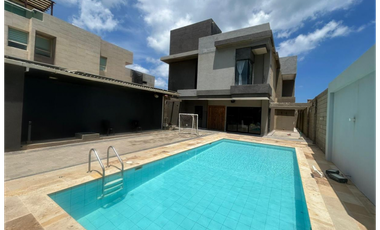 VENTA DE CASA EN PUNTA ROCA