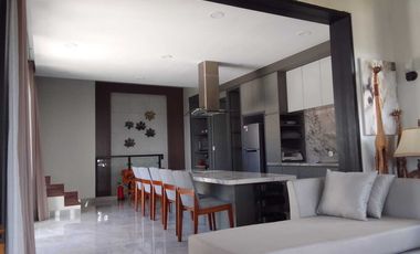 DIJUAL VILLA MEWAH 2 LANTAI KAWASAN KUTA SELATAN ADA KOLAM RENANG