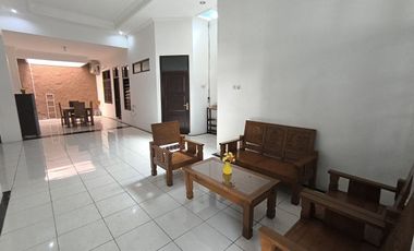 Rumah Luas Plus Furnish di Cluster Baturan Colomadu