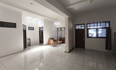 Rumah Luas Plus Furnish di Cluster Baturan Colomadu