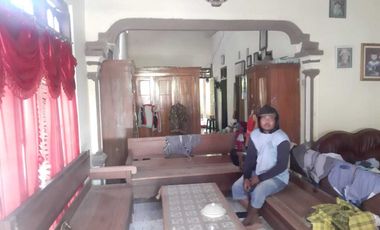 RUMAH DI KELURAHAN DEYENG, RINGINREJO, KEDIRI