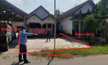 RUMAH DI KELURAHAN DEYENG, RINGINREJO, KEDIRI