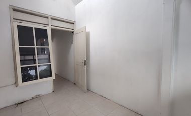 Rumah Cantik Pagar di Joyosuran Tengah Kota Solo