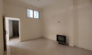 Rumah Cantik Pagar di Joyosuran Tengah Kota Solo