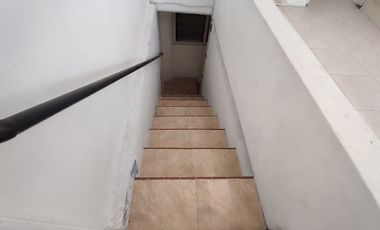 Rumah Cantik Pagar di Joyosuran Tengah Kota Solo