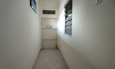 Rumah Cantik Pagar di Joyosuran Tengah Kota Solo